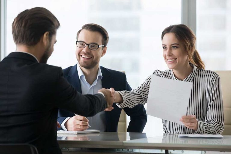 become a human resource specialist