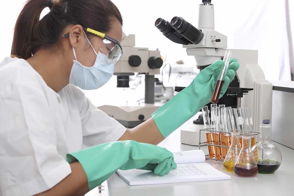 What does a Clinical Laboratory Technician do and How to Become One