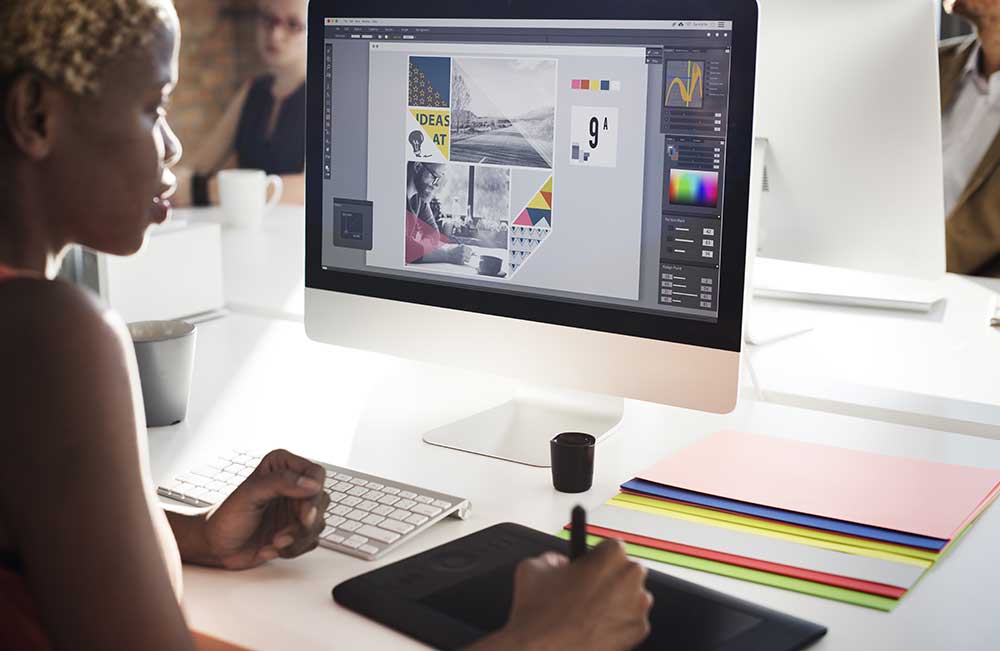 What does a Graphic Designer do and how to become a Graphic Designer.