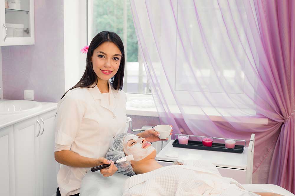 how to become a skin care specialist