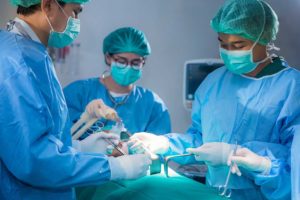 surgical technologist in surgery