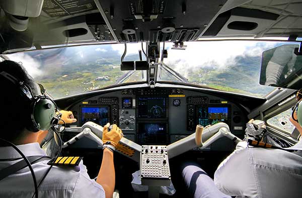 become an airline pilot