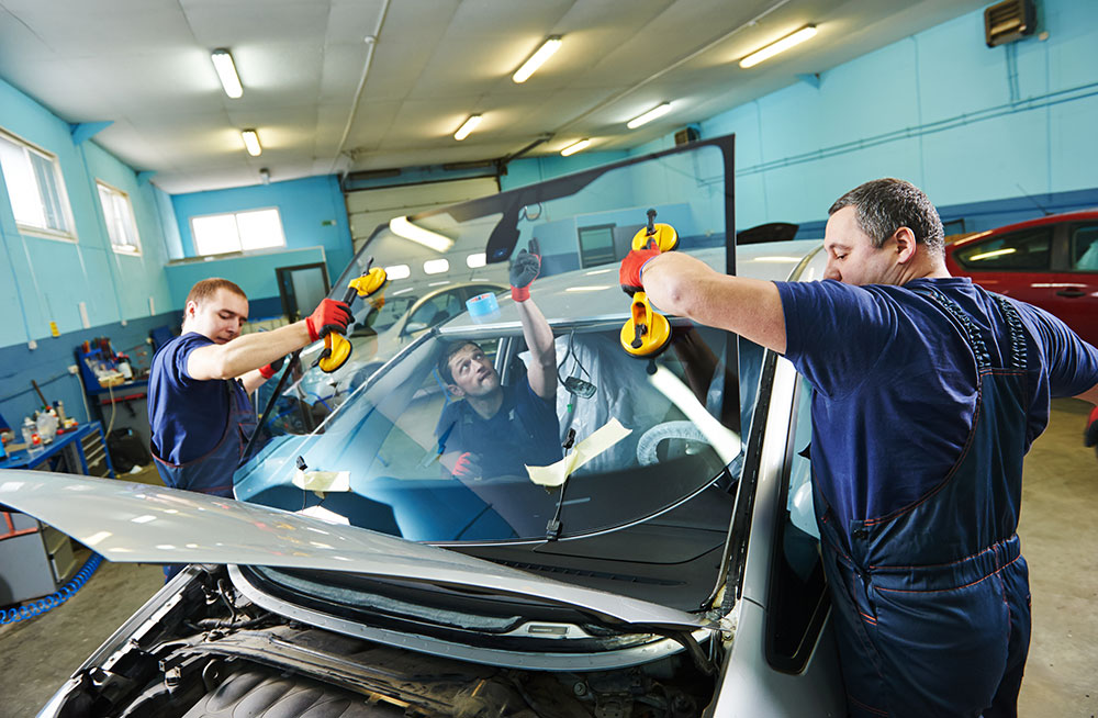 What does an Automotive Glass Repairer do and How to Become a One
