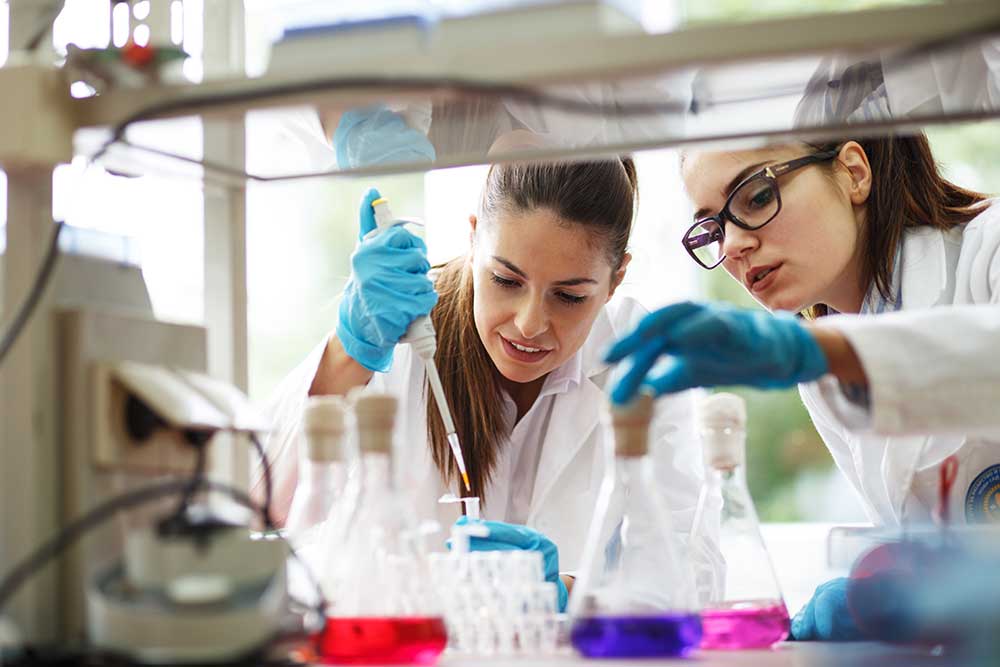 how to become a lab technologist