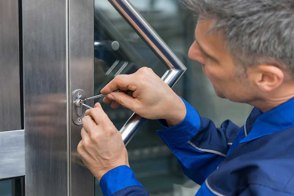 What does a Locksmith Do and How to Become a Locksmith