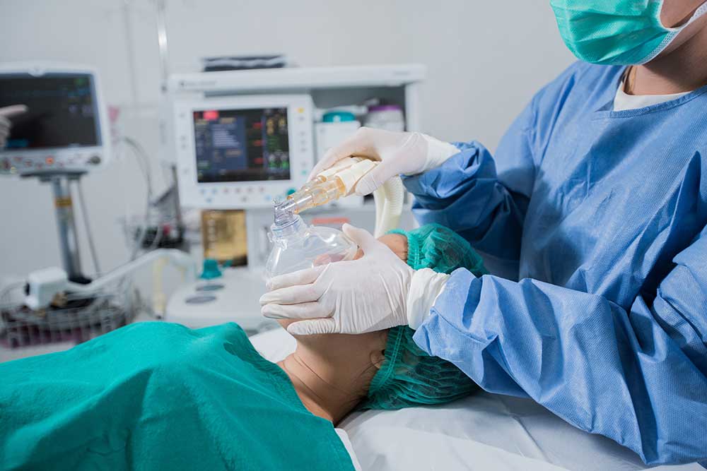 what does an anesthesiologist do