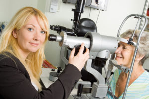 What does an Ophthalmic Medical Technologist do